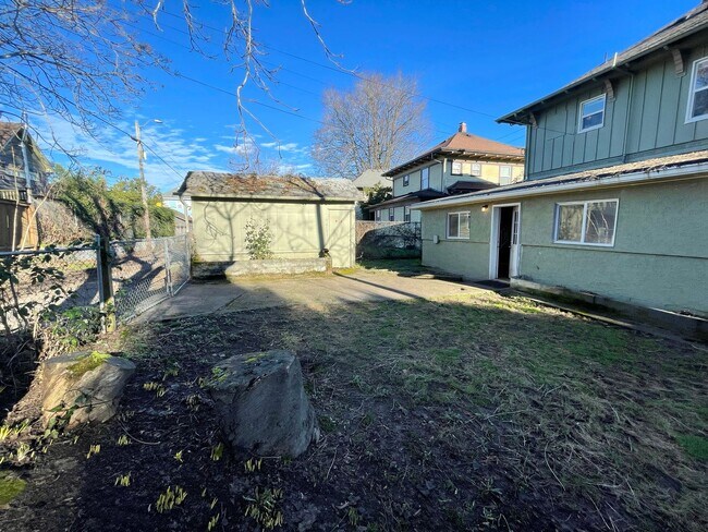 Building Photo - Spacious Boise Duplex with Outdoor Space and Basement Storage