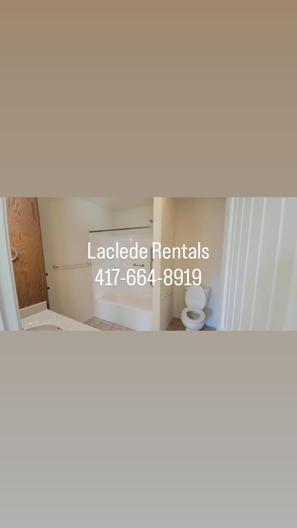 Building Photo - 3 Bedroom 2 Bathroom duplex