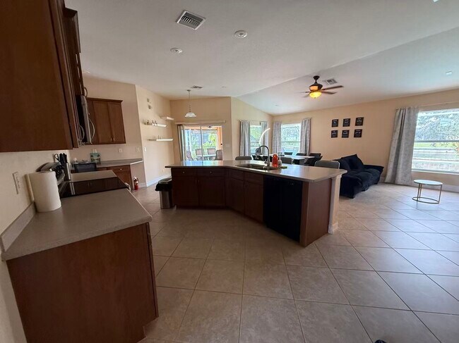 Building Photo - 409 SW 8th St