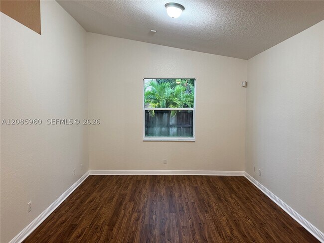 Building Photo - 5044 SW 139th Ave