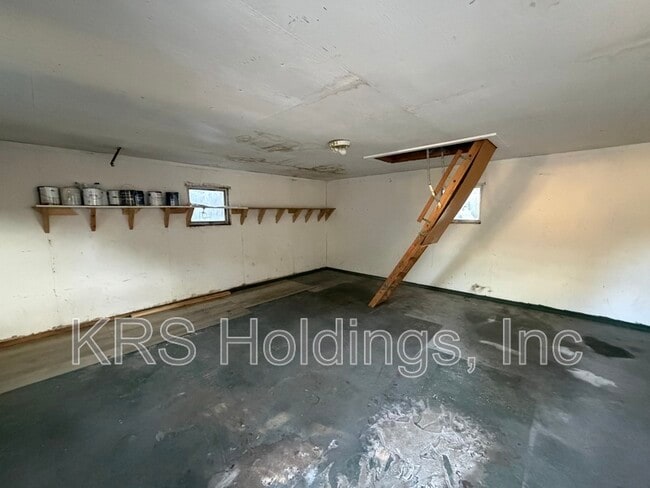 Building Photo - 903 Freedom Ave