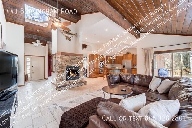 Building Photo - 441 Burlingham Rd