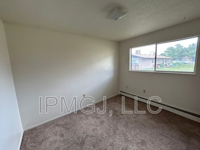 Building Photo - 420 W Kennedy Ave