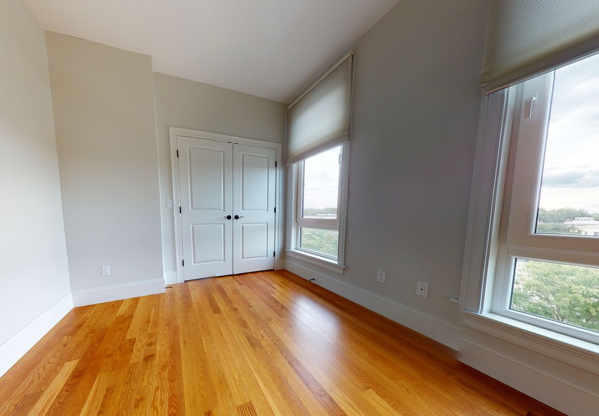 Building Photo - 168 Hampshire St