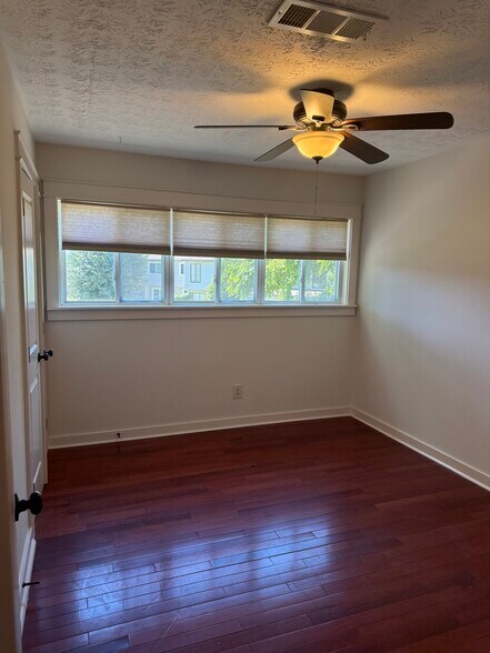 Building Photo - 538 Country Greens Dr