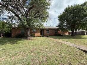 Building Photo - 405 Tyrone Dr