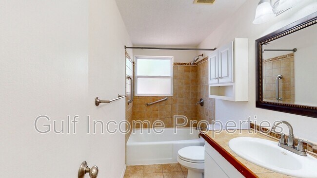Building Photo - 5012 29th Ave W
