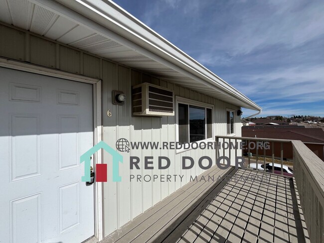 Building Photo - 2315 15th Ave S