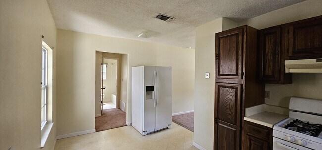 Building Photo - 725 Powell Dr