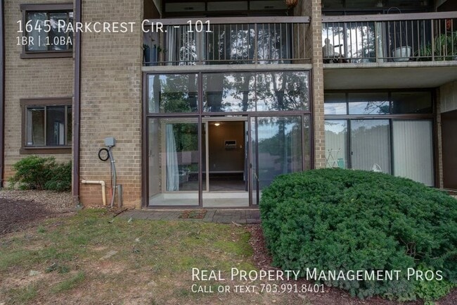 Building Photo - 1645 Parkcrest Cir