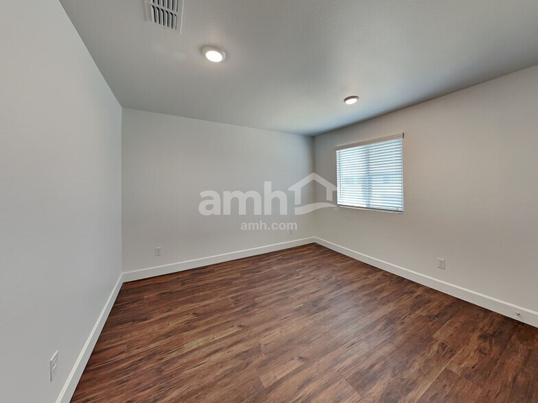 Building Photo - 17116 W Townley Ave