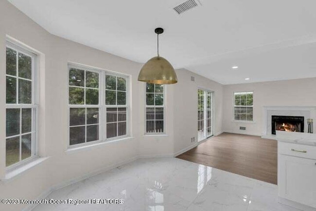 Building Photo - 380 Sapphire Dr