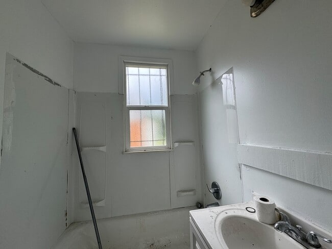 Building Photo - 4720 Garland St