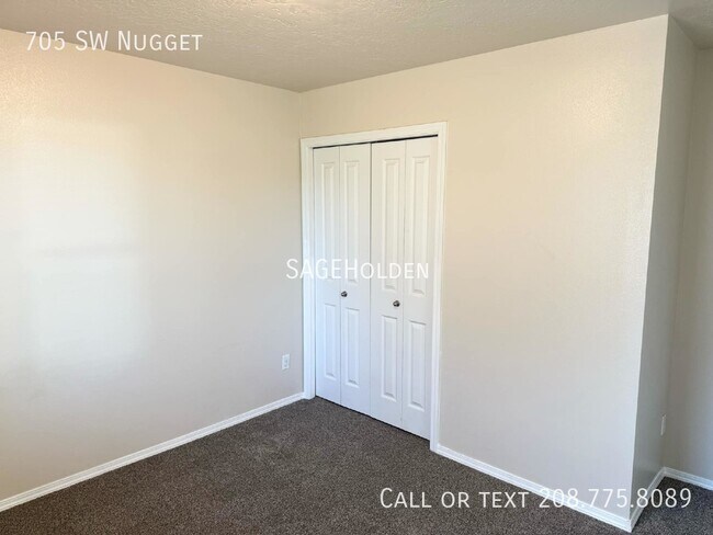 Building Photo - 705 SW Nugget-
