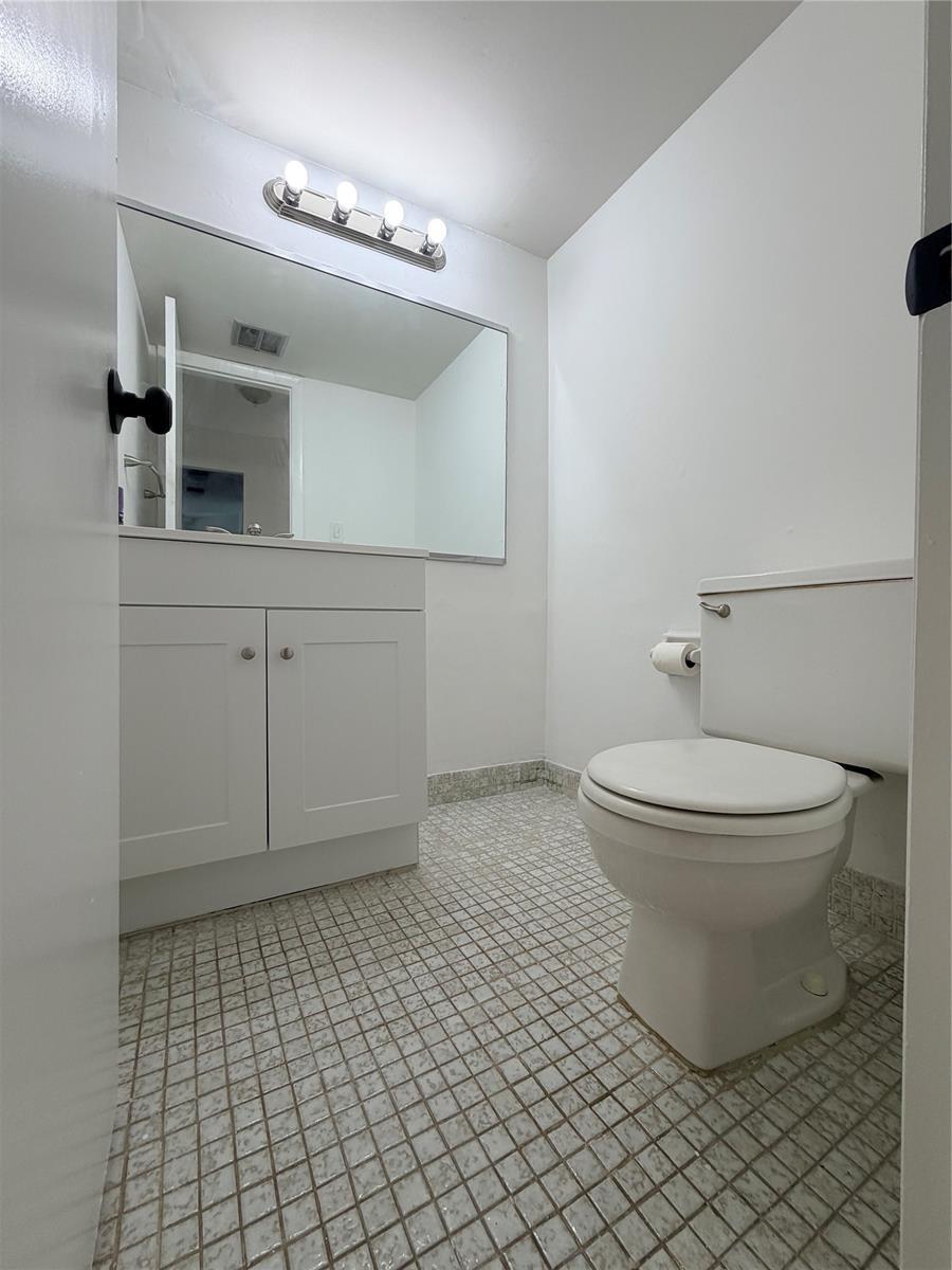 Building Photo - 3100 N Pine Island Rd