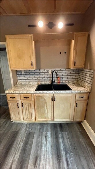 Building Photo - 247 Cedar Ave