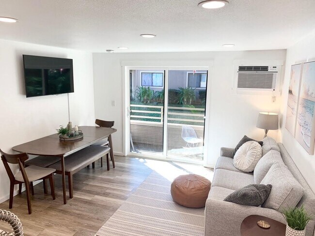 Building Photo - Fully Furnished Luxury Unit