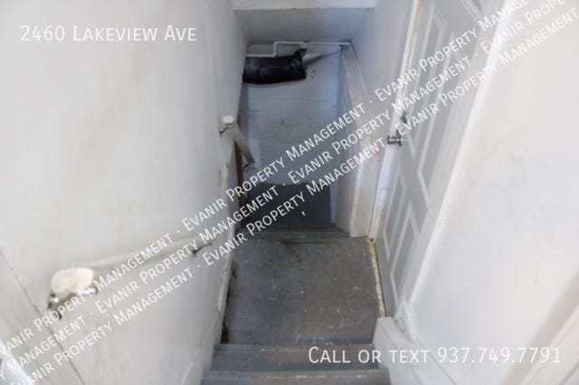 Building Photo - 2460 Lakeview Ave