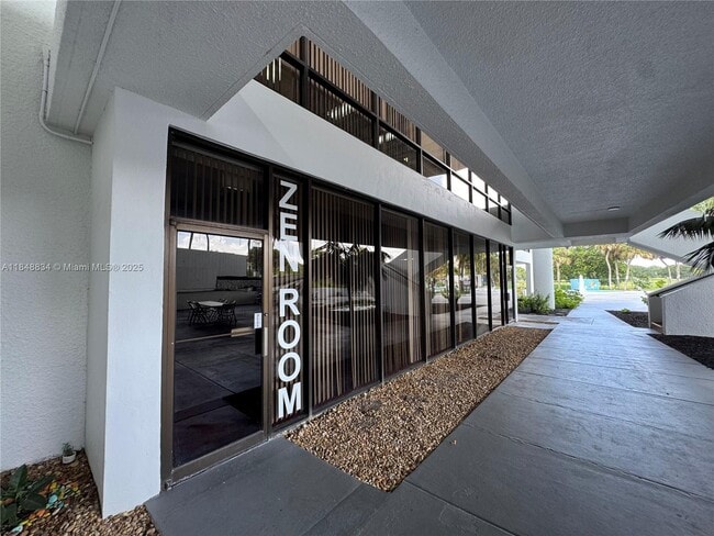 Building Photo - 7081 Environ Blvd