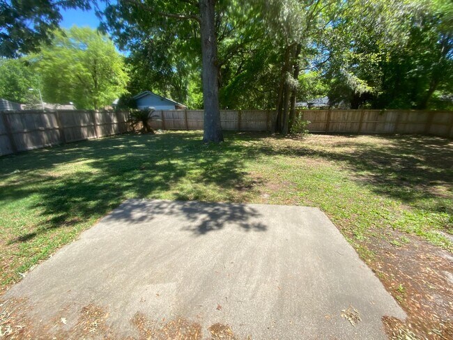Building Photo - 1226 Roberts Way
