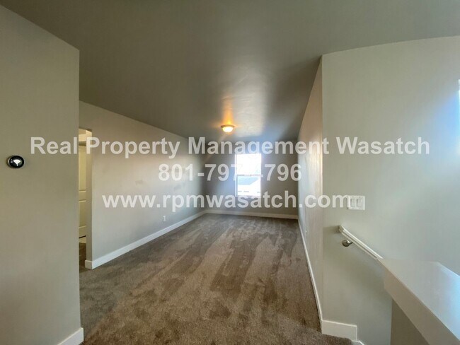 Building Photo - Rent This Beautiful 3 Bedroom 2.5 Bathroom...