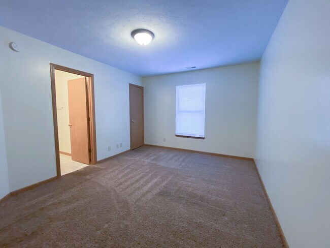 Building Photo - 3867-3871 Ledyard Street