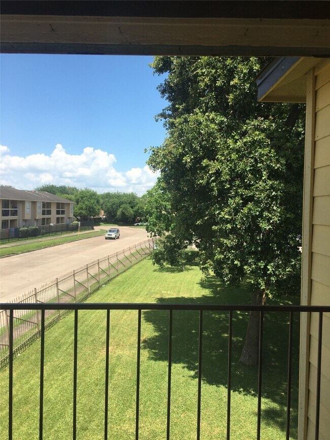 Building Photo - 13480 S Thorntree Dr