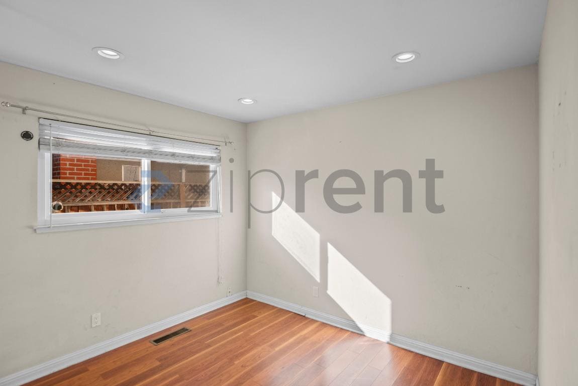 Building Photo - 743 Shawnee Ln