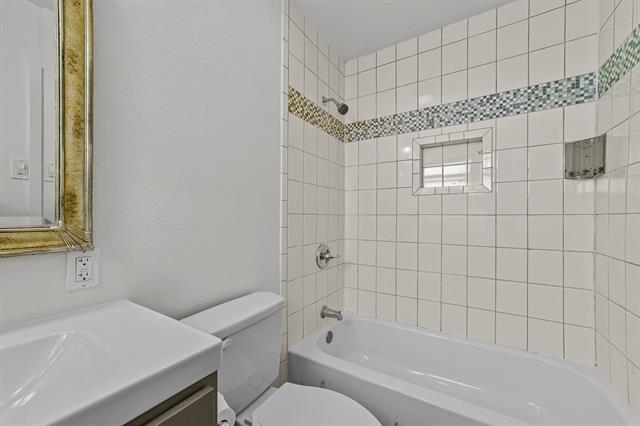 Building Photo - 8604 Graywood Dr