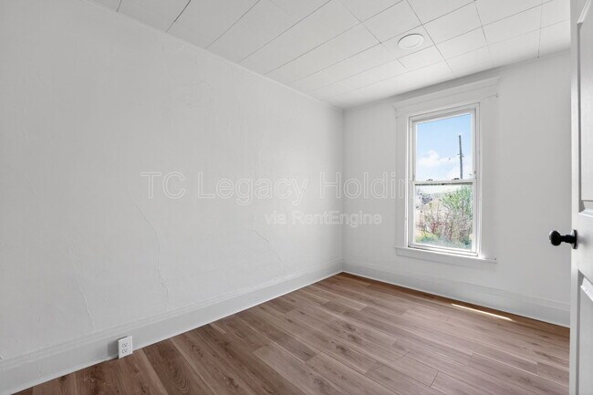 Building Photo - 2113 Goff Ave