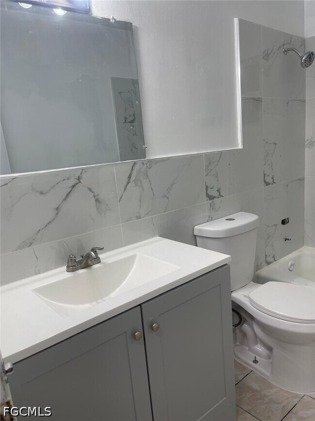 Building Photo - 5413-5427-5427 Third Ave