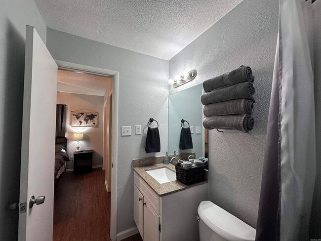 Building Photo - 3802 Pine St