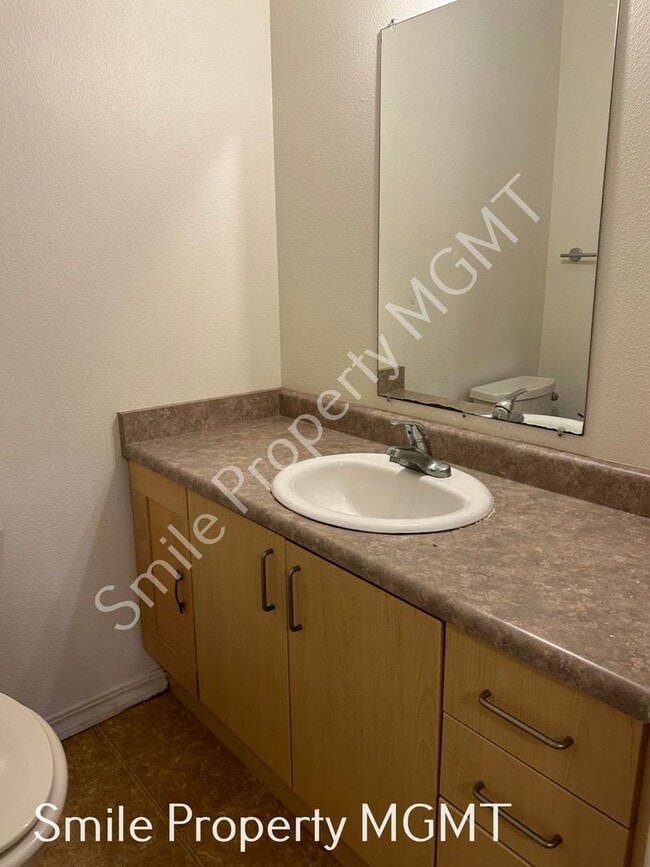 Building Photo - 2 bedroom with 2 bath Apartment