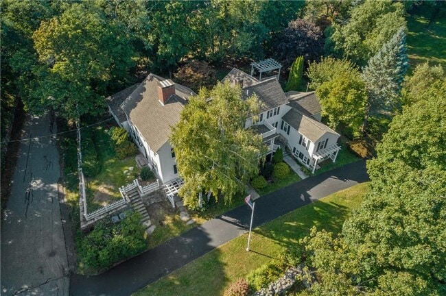 Building Photo - 9 Old Jenckes Hill Rd