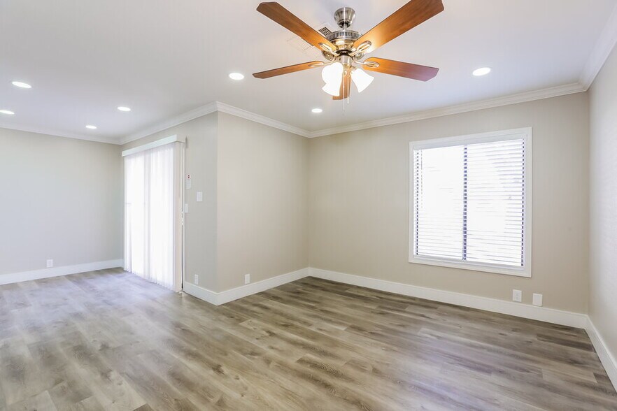 Building Photo - 8612 Paddle Wheel Way