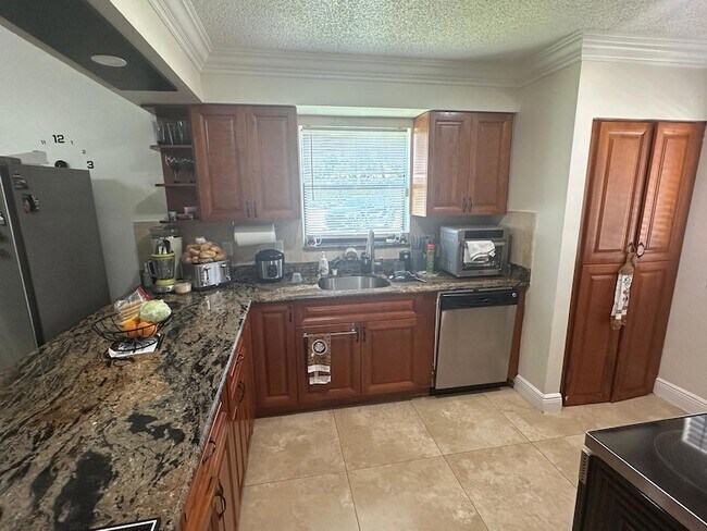 Building Photo - 3801 Inlet Cir