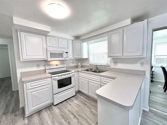 Building Photo - 4640 Taray Ln