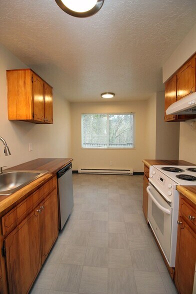 Building Photo - 3736 SW 10th Ave