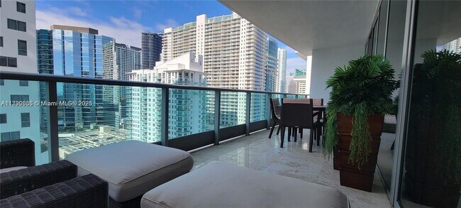 Building Photo - 1331 Brickell Bay Dr