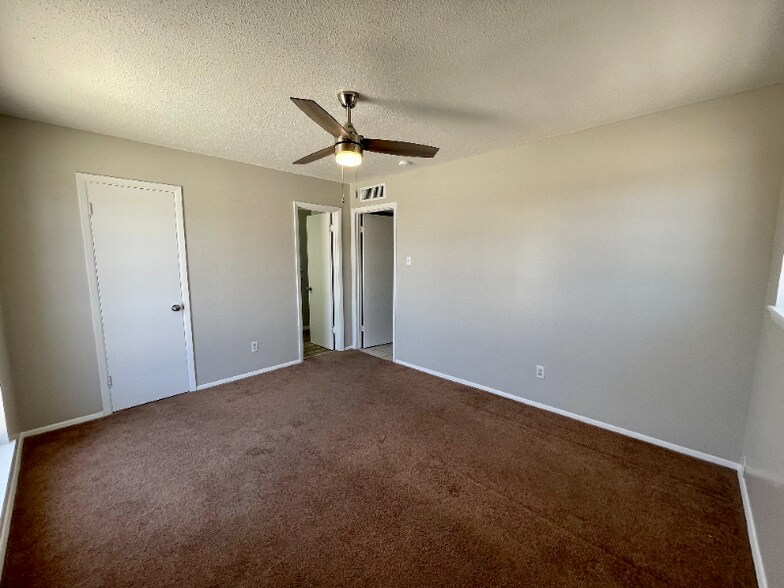 Building Photo - 8631 Mettler Dr