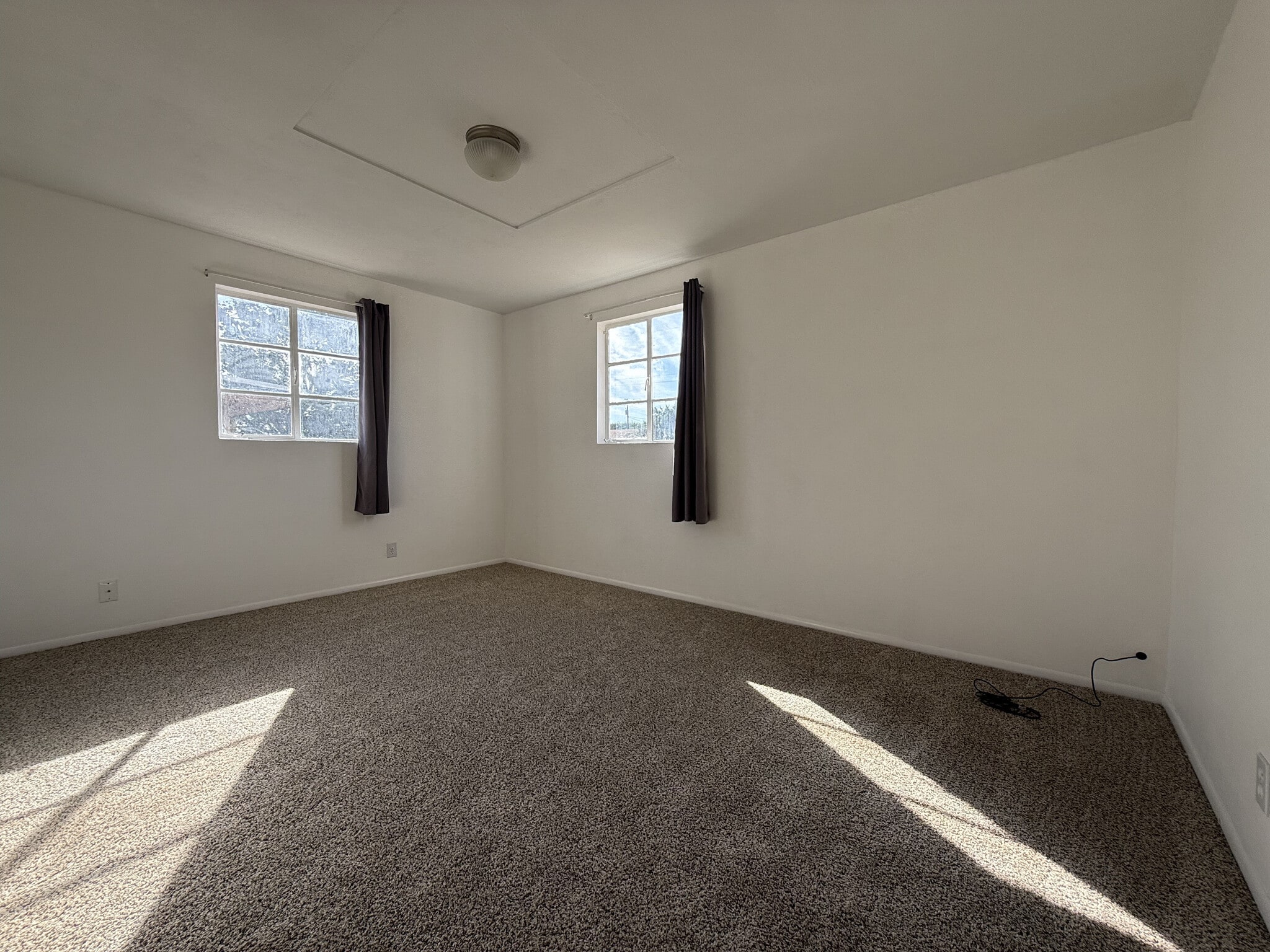 Building Photo - 123 E Apache St