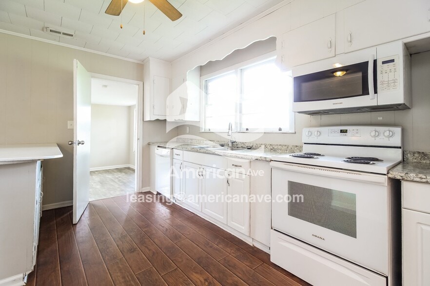 Building Photo - 1711 Holliday Dam Rd