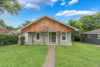 Building Photo - Charlotte Park/Nations bungalow home for r...