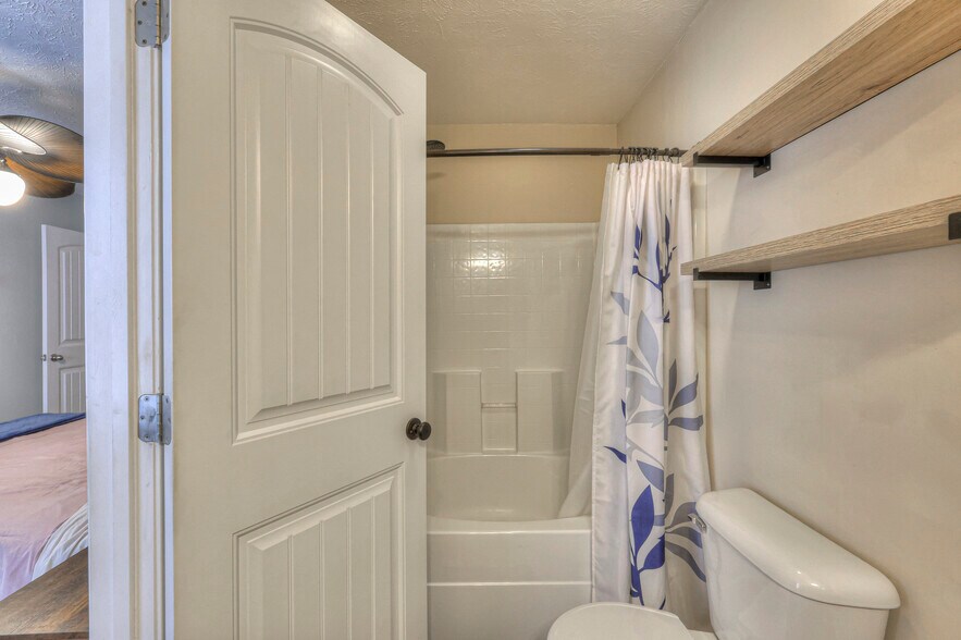 Building Photo - 589 Bradburn Village Cir