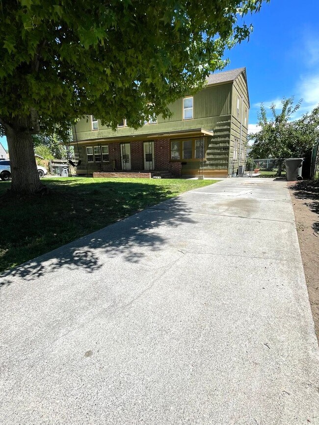 Building Photo - Completely Remodeled Three Bedroom One Bath in Richland - Move in Ready!!