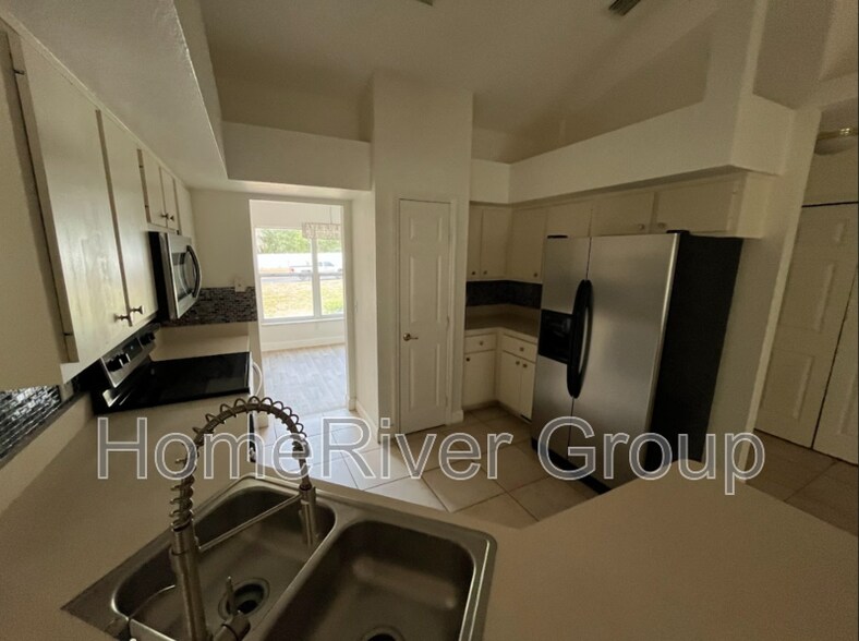 Building Photo - 525 Dowling Cir