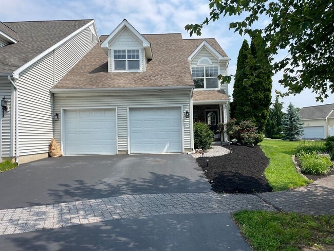 Primary Photo - Luxury 3 Bedroom, 1.5 Bathroom End of Row ...