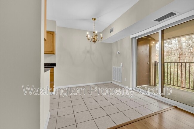 Building Photo - 2200 Castle Rock Square