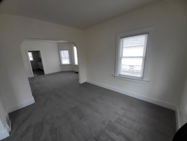 Building Photo - 1368 Cherry St