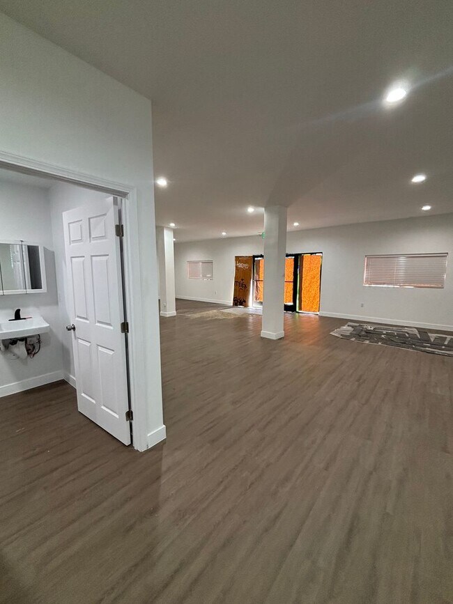 Interior Photo - Harvard Boulevard